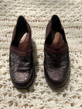 White Mountain Women's Dark Brown Textured Slip-On Loafers